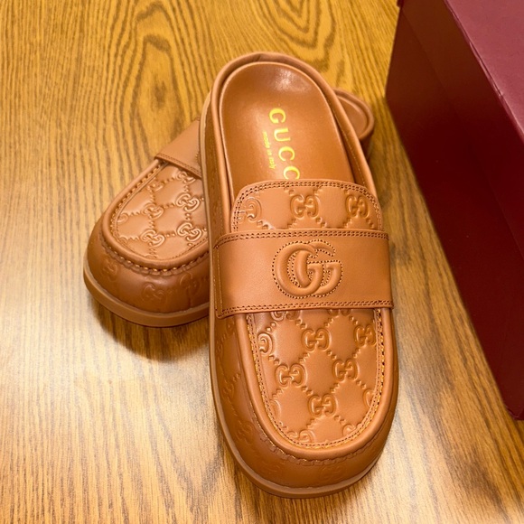 Gucci Brown Loafers - Picture 1 of 2